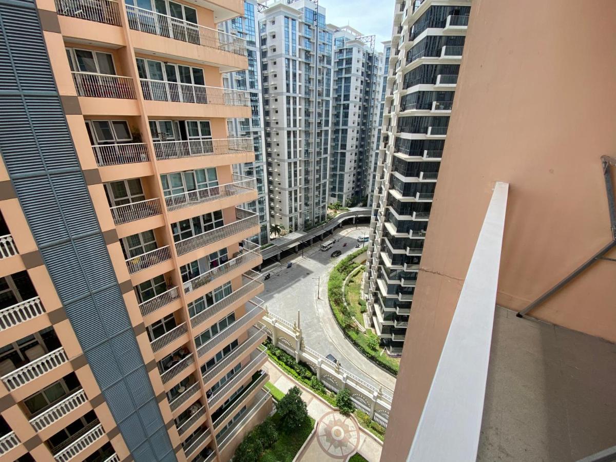 Spacious Condo In Venice Luxury Residences Taguig Luaran gambar